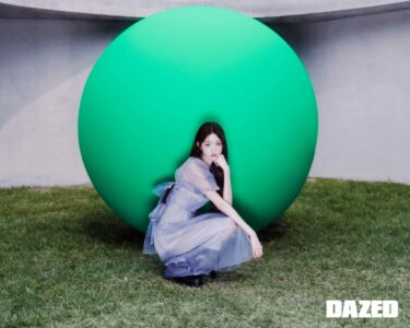 「透明感あふれる肌」「自然とぴったり」　IVEウォニョン　韓国ファッション誌でコラボフォトを披露