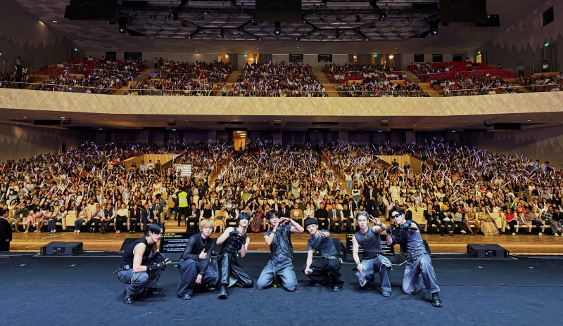 YOUNITEステージパフォーマンス