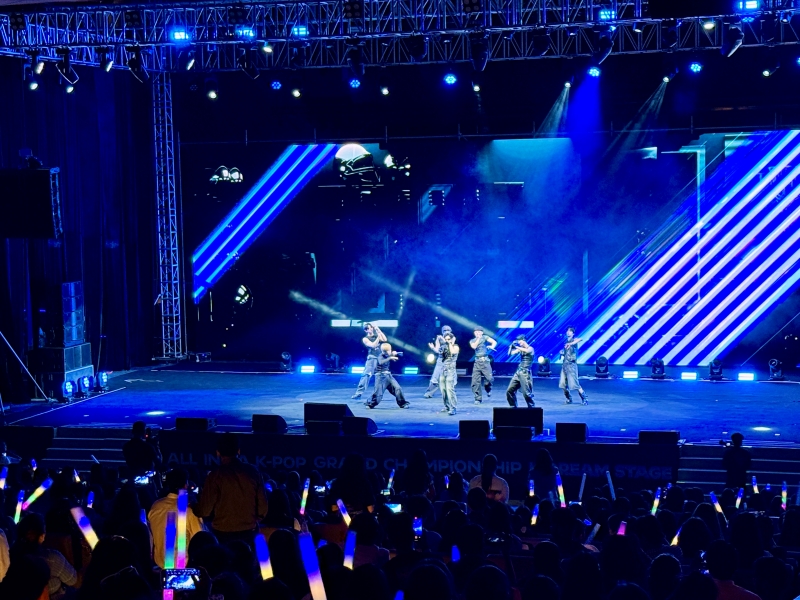 YOUNITE BOMBAパフォーマンス