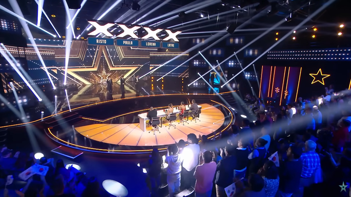 LA POEM 審査員から称賛を受ける