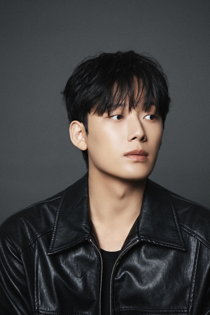 チョン・テッキョン 新プロフィール画像 モノクロカット