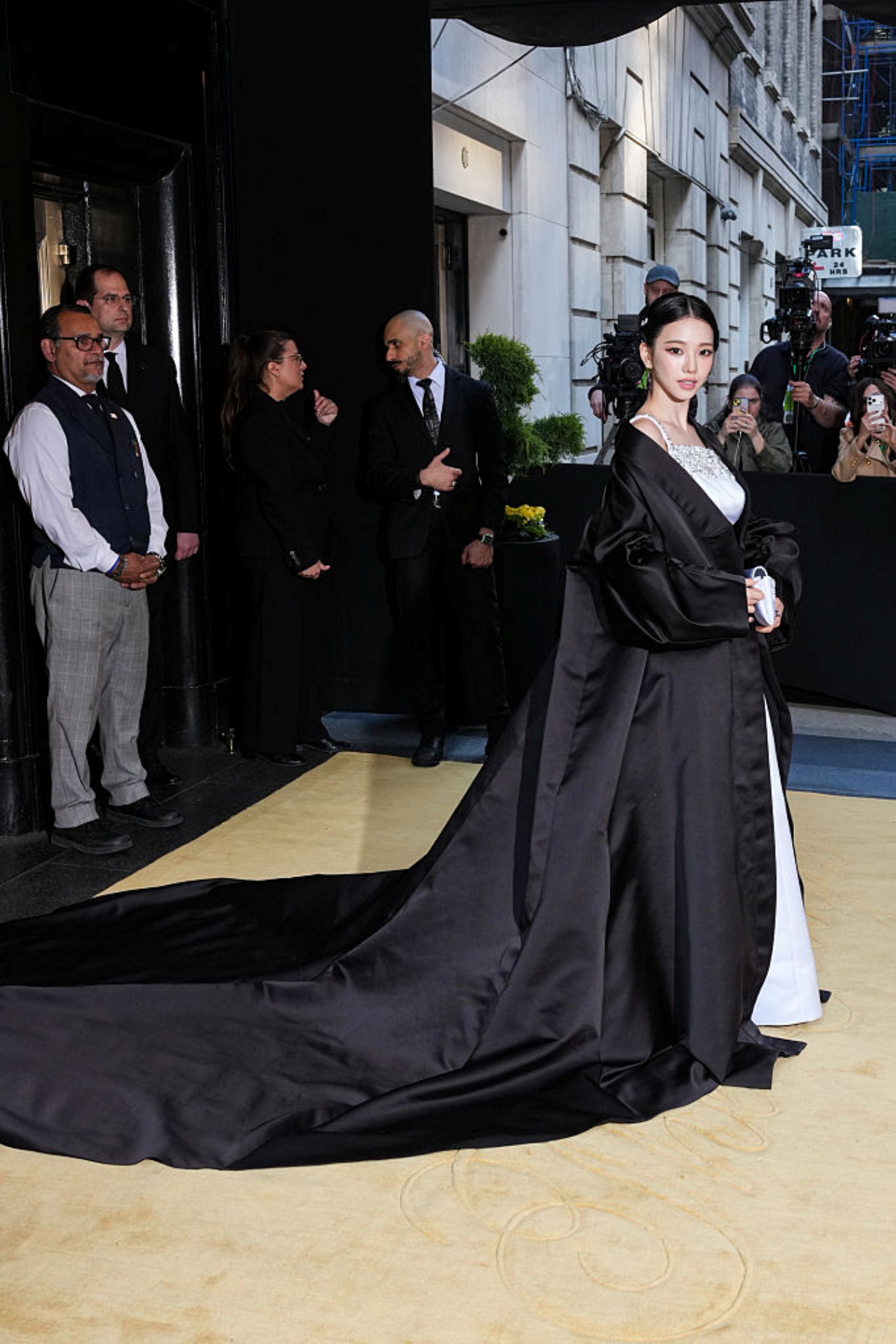 aespa ニンニン Met Gala 2026 Gucciクチュールドレス