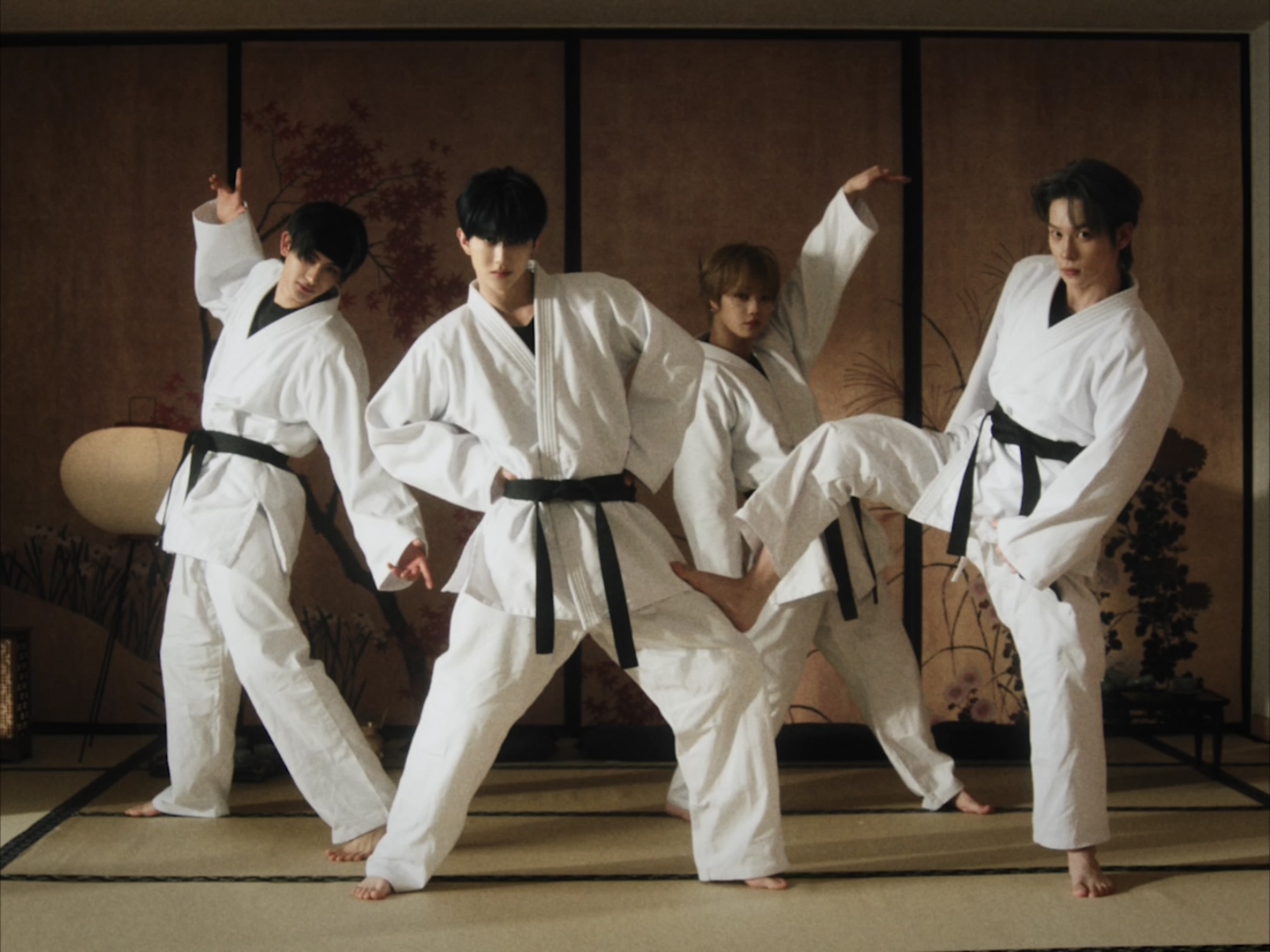 YOUNITE POSE 姿態 MVティザー 5