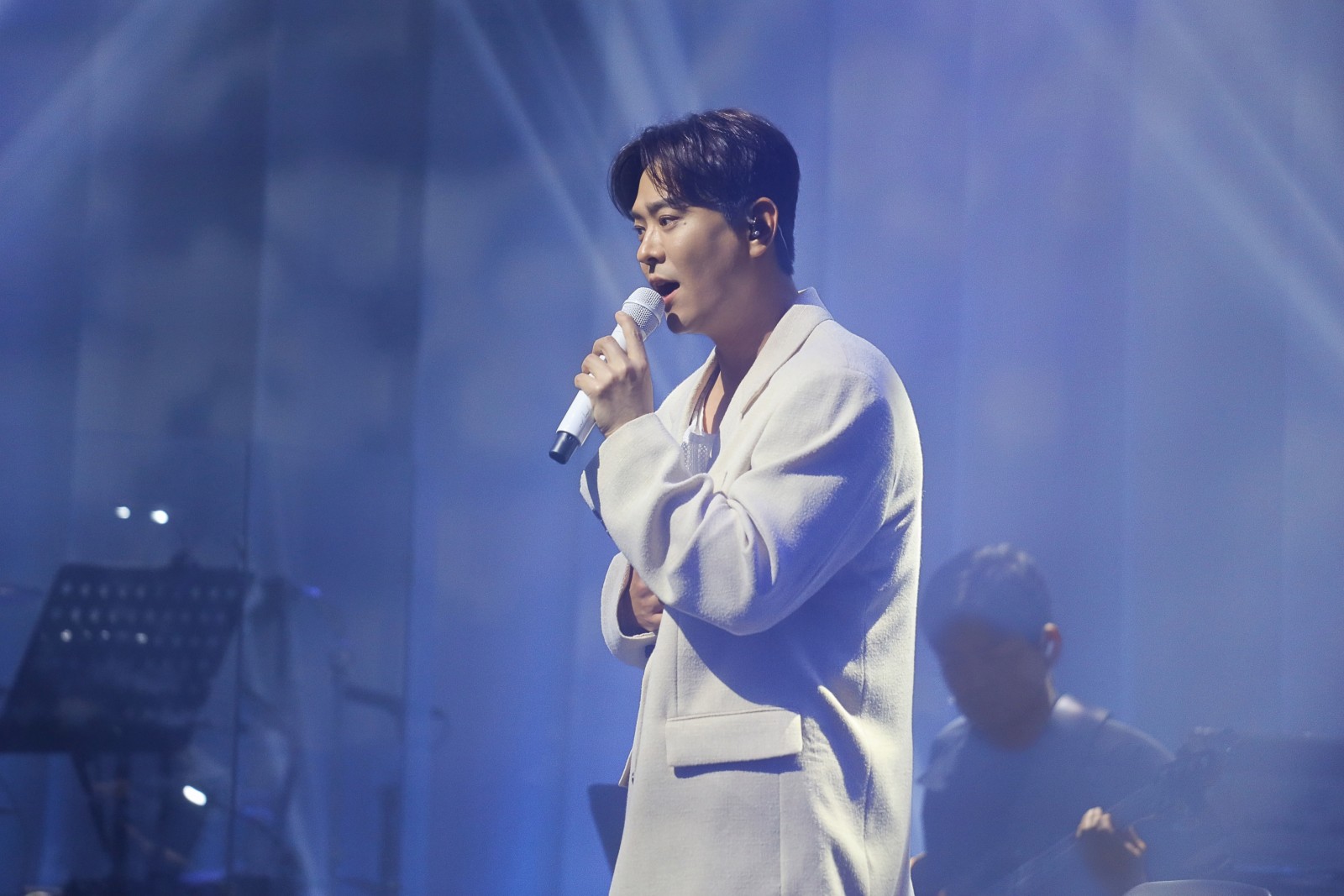 SG WANNABE キム・ヨンジュン コンサート ステージ写真2