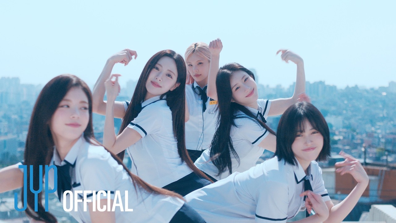 ITZY　「Motto」屋上ダンスビデオ公開　制服姿で見せる青春の清涼感