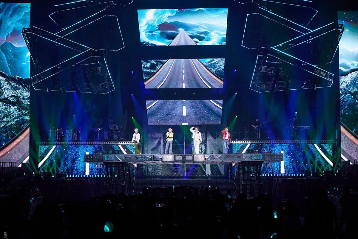 SHINee THE INVERT コンサート ステージ