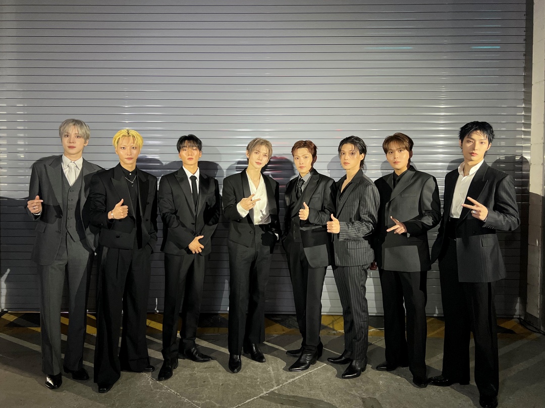 ソウル歌謡大賞のステージでパフォーマンスを披露するATEEZ