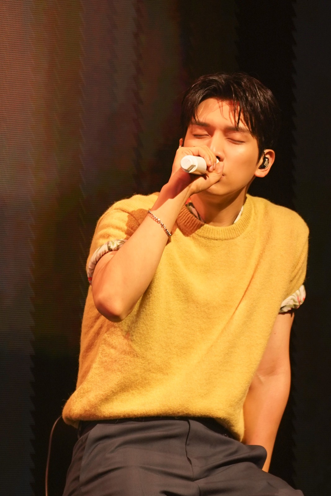VIXX ヒョギ ファンミーティング「Some-mer Wave」でファンと交流する様子