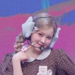 HEART OF WOMAN　M COUNTDOWN「Dalla（$.$）」　歌いながら片脚を高く上げたリリ