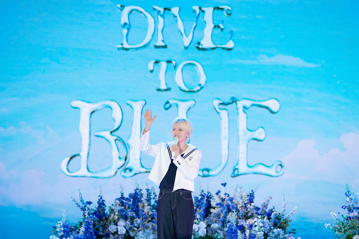 リョウクの初アジアツアー「DIVE TO BLUE」バンコク公演の様子1