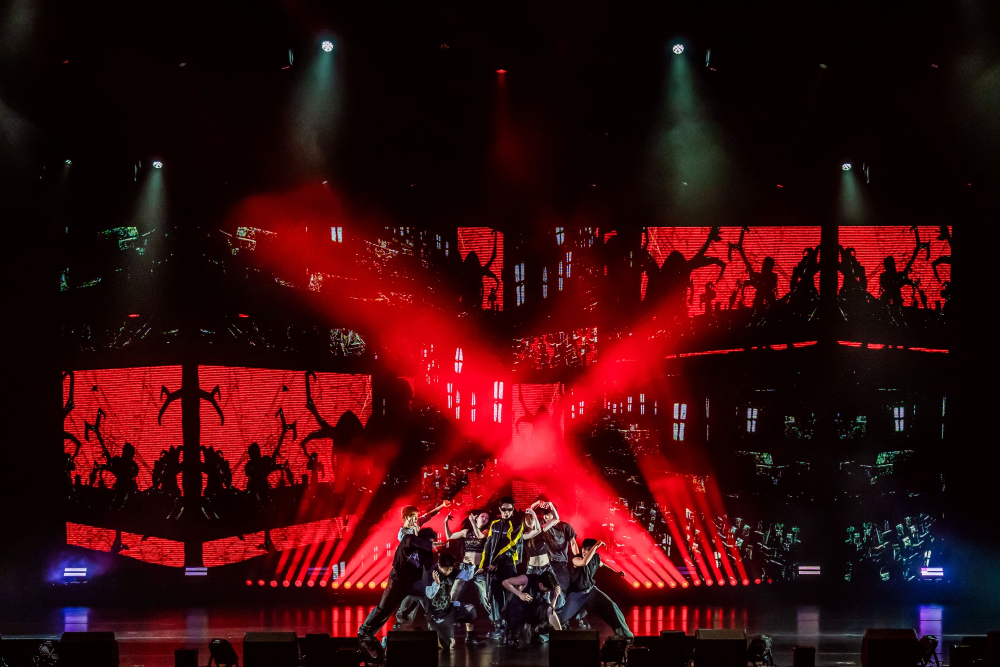 東方神起 ユンホ マカオ公演で客席と交流する場面