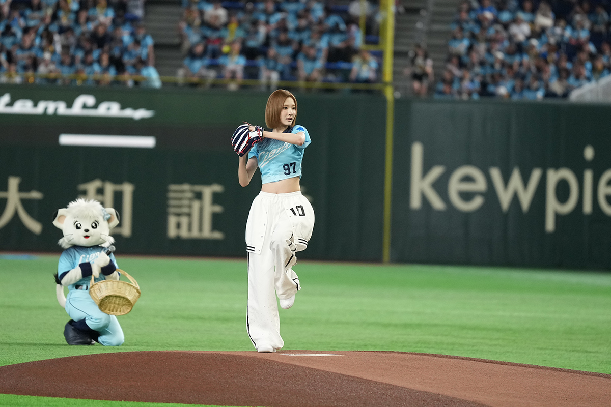 Hearts2Hearts ジウ 東京ドームでの始球式