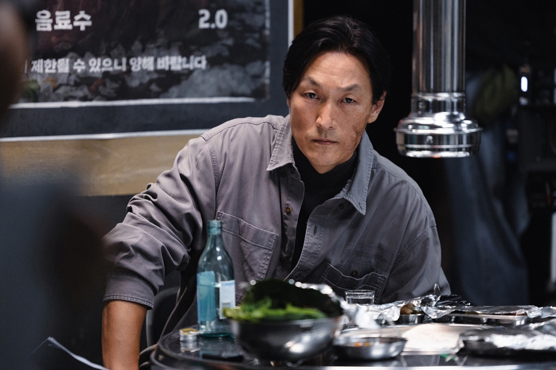 「殺し屋たちの店 2」にアン・ソンボム役で初登場したキム・ジェチョル