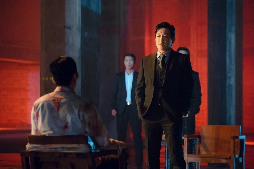 Netflixシリーズ「恋は飴模様」でチャン・テハと対立するペク・サンギル