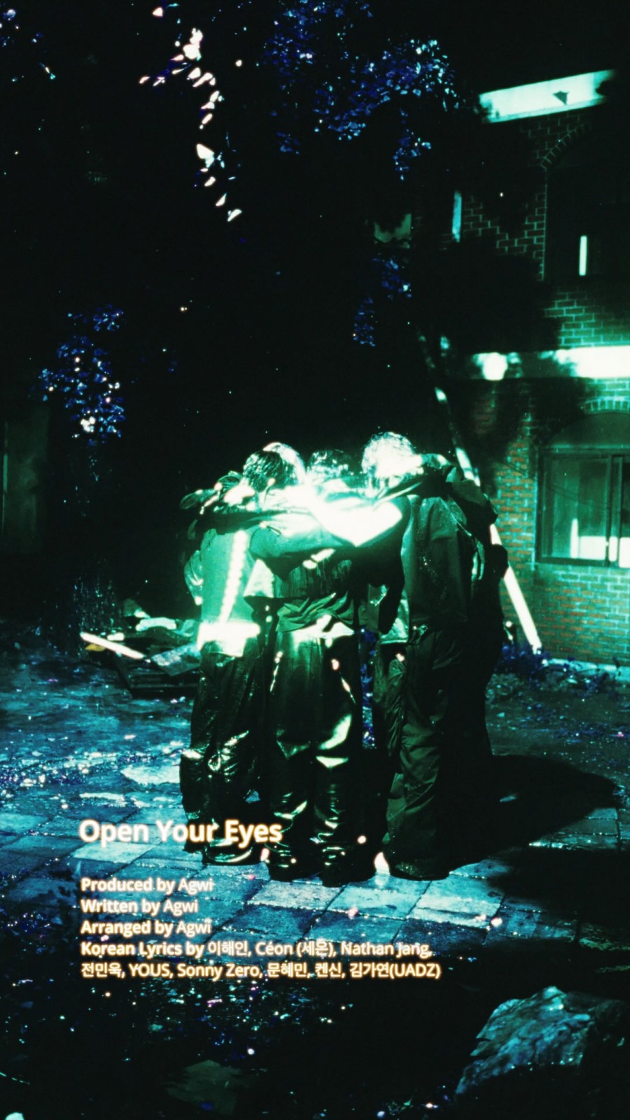 「256th Note」のコンセプトフォトを公開したCLOSE YOUR EYESのメンバー