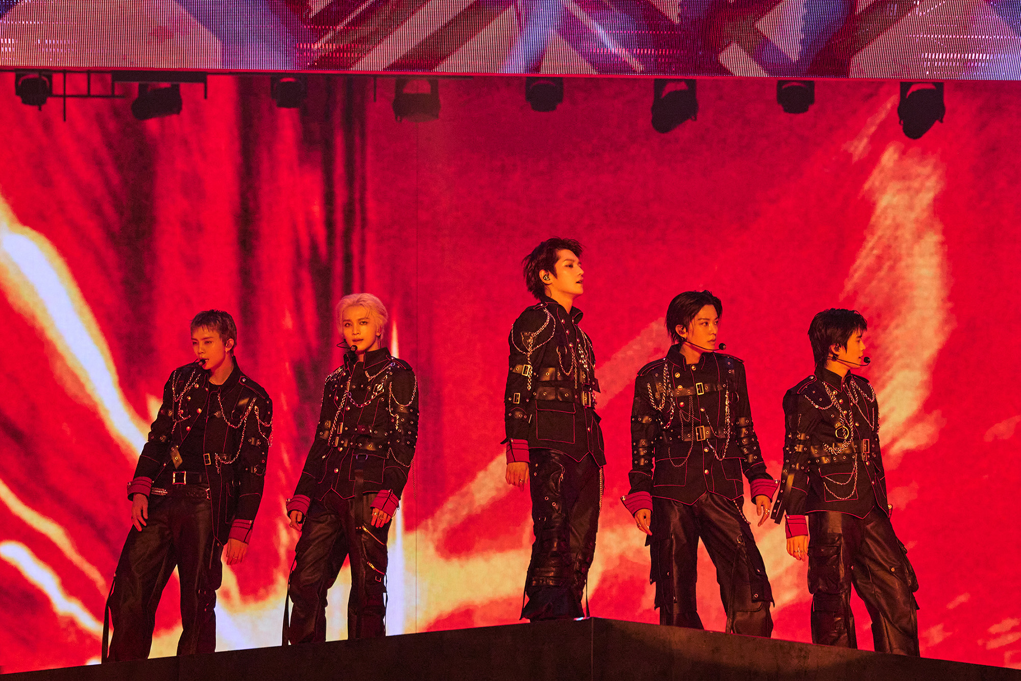 KSPO DOMEを埋めた観客の前で歌うNCT 127
