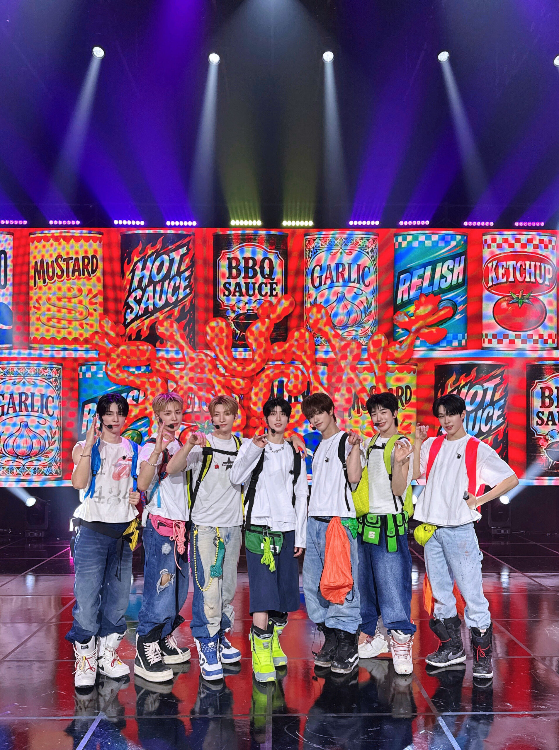 音楽番組に出演したNEXZ