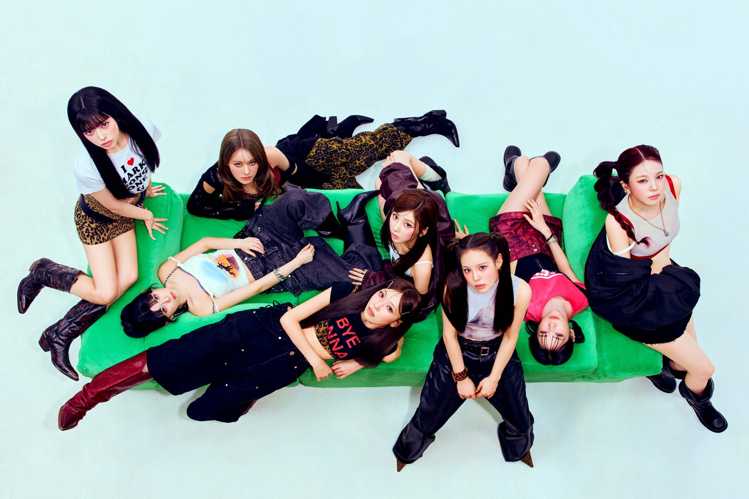 NiziU「Sour Grapes」ティザー写真（ブドウ畑を背景にした集合カット2）