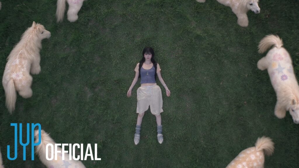 NiziU　韓国1stミニアルバム収録曲「Lullaby」のトラックビデオティザー公開　夢のような映像美
