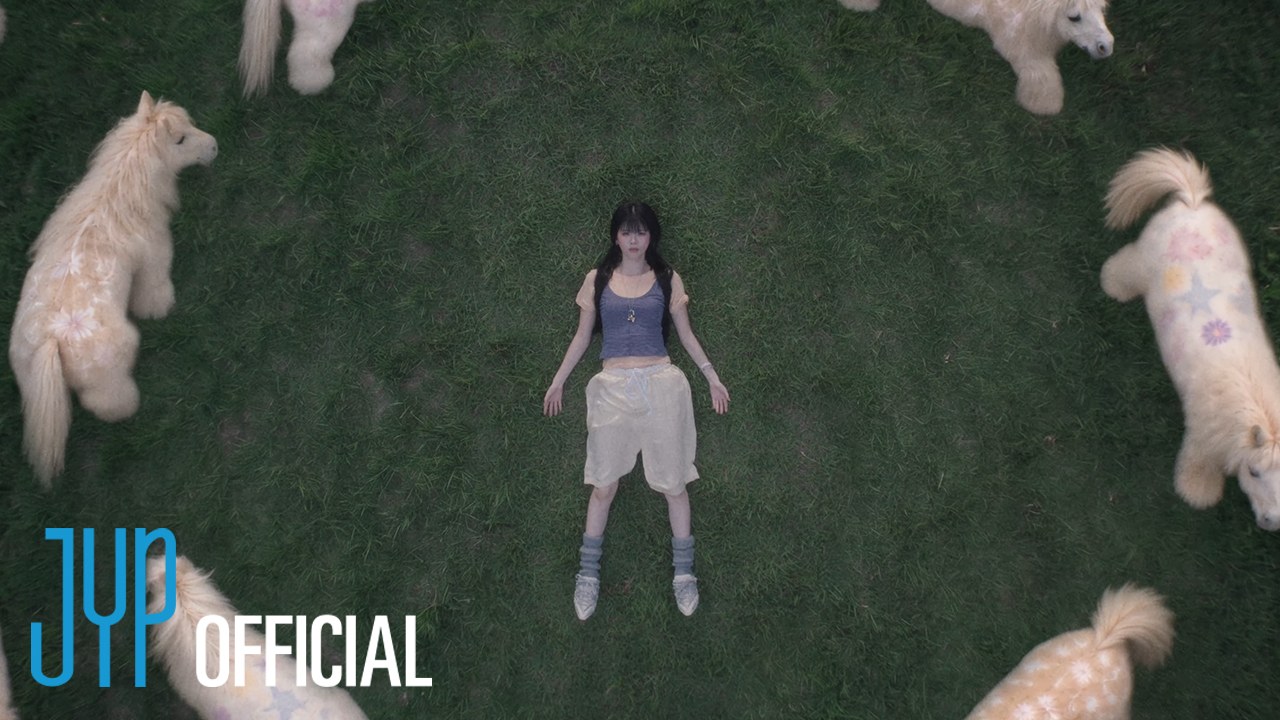 NiziU　韓国1stミニアルバム収録曲「Lullaby」のトラックビデオティザー公開　夢のような映像美