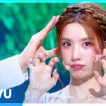 クォン・ウンビ　Music Bank　「DEJAVU」を花畑とクラシックカーのセットで　白い衣装で登場