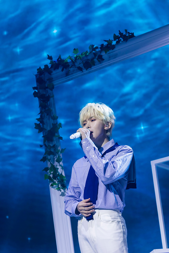 リョウク「DIVE TO BLUE」マカオ公演のステージの様子