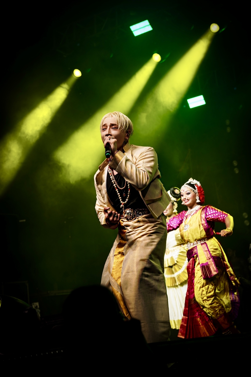 AOORA　インド公演