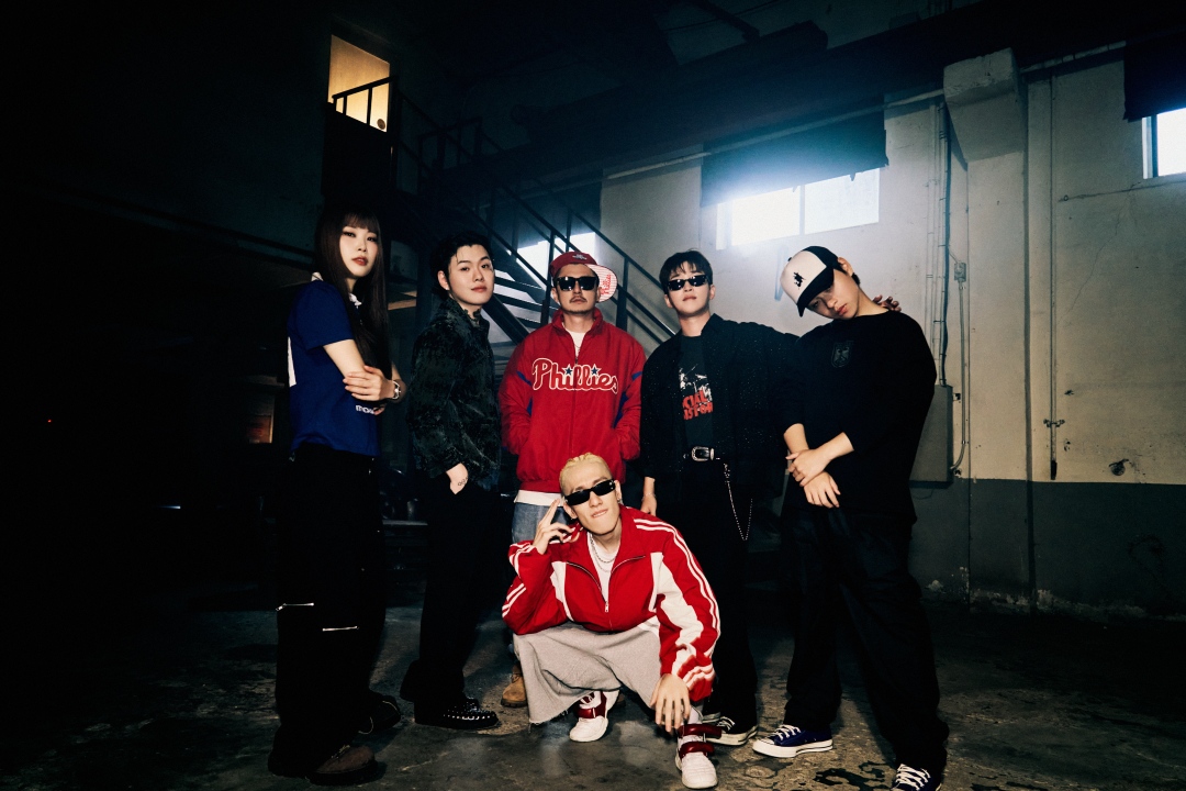 「Go Get Em Remix」参加アーティストの集合写真3