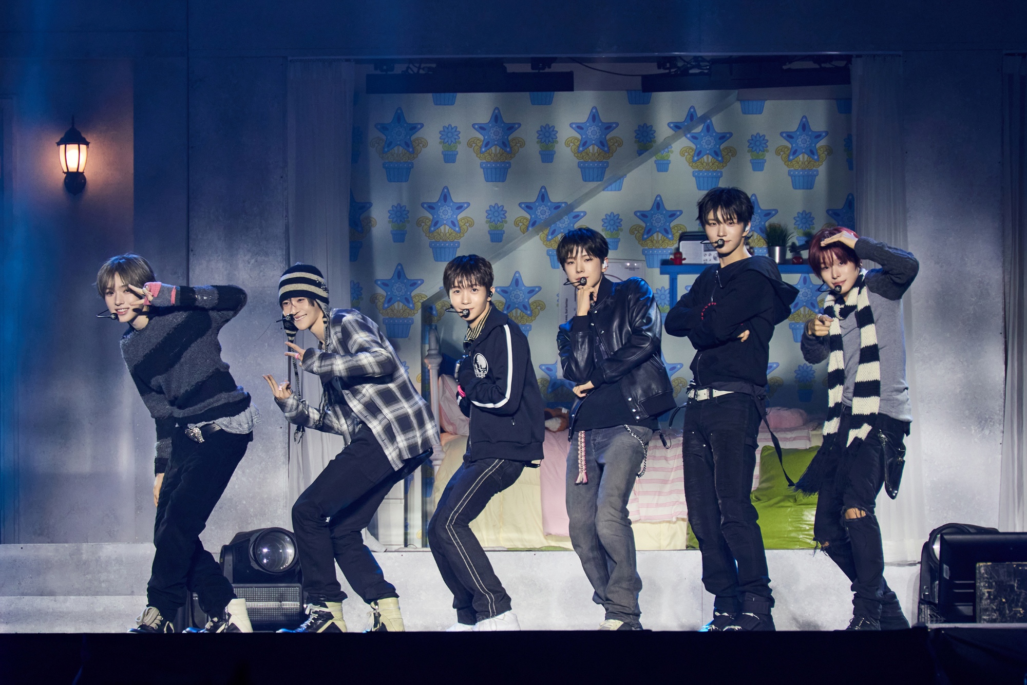 「I SPY YOU」で新曲を披露するNCT WISH