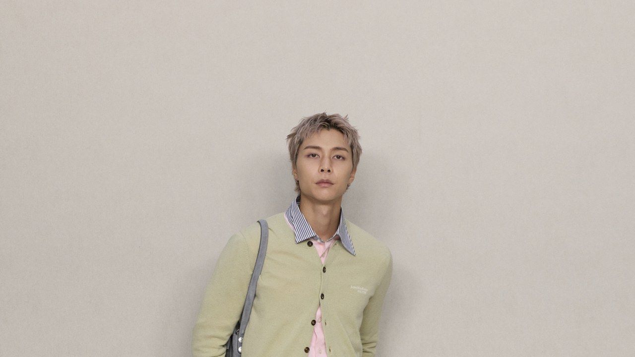 NCT ジャニー　パリでアクネ ストゥディオズ2027年春夏コレクションに出席
